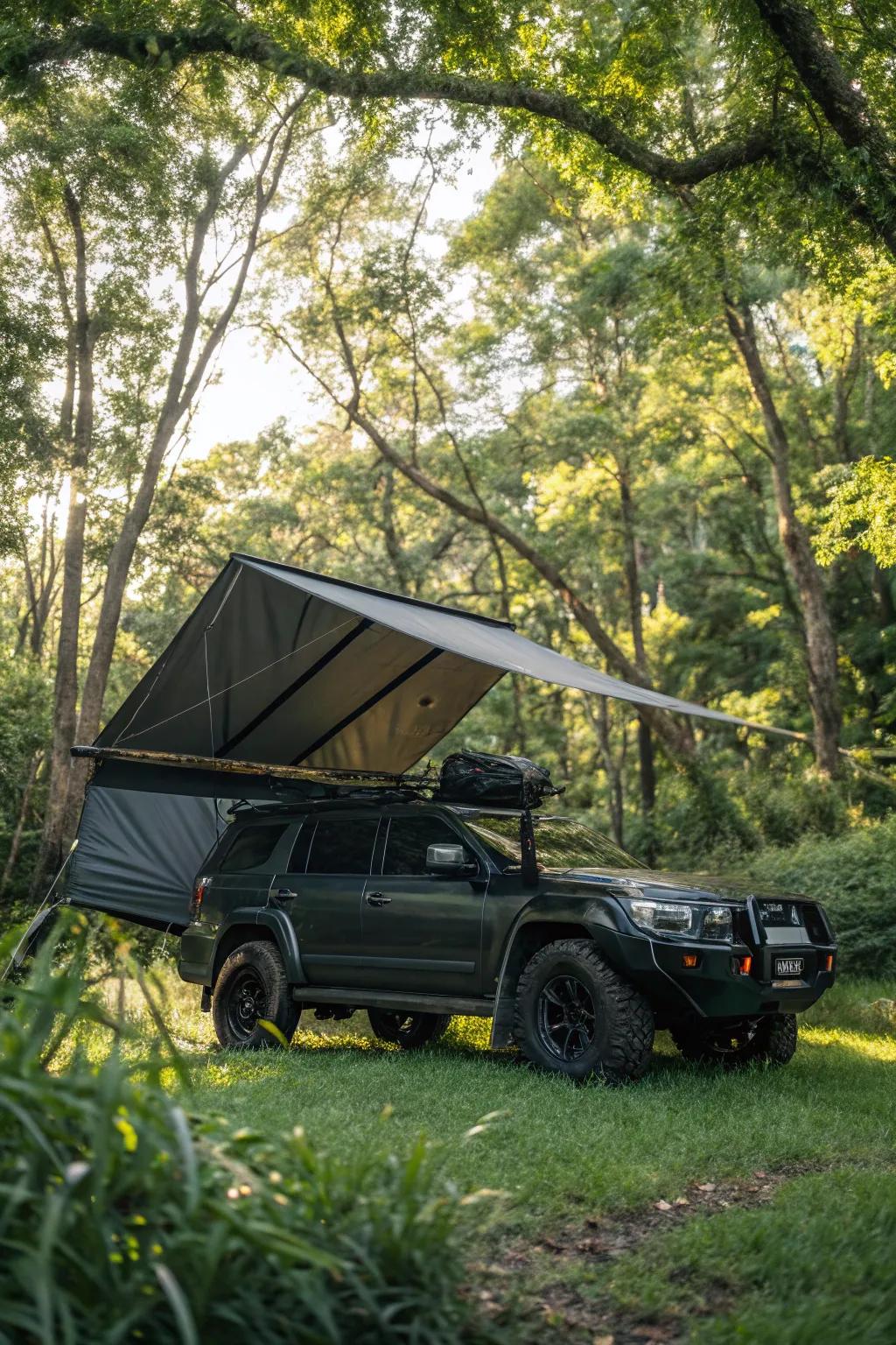 Transform your vehicle into a cozy outdoor retreat with a tarp setup – the ultimate car camping upgrade.