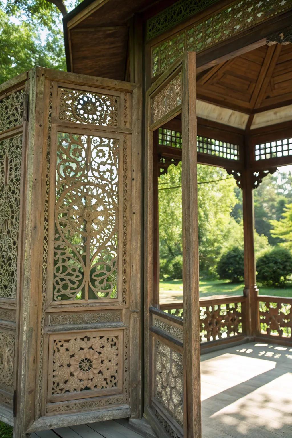 Add a touch of nostalgia to your gazebo with an exquisite vintage screen.