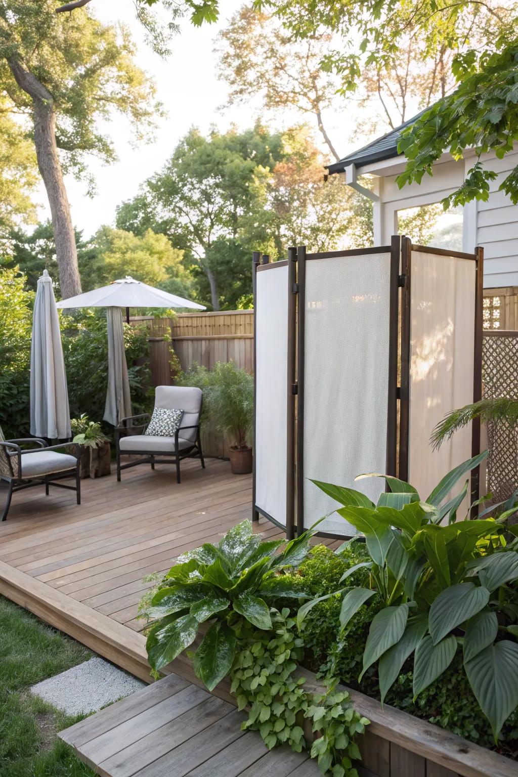 Stylish mobile screens offering adaptable solutions for privacy.