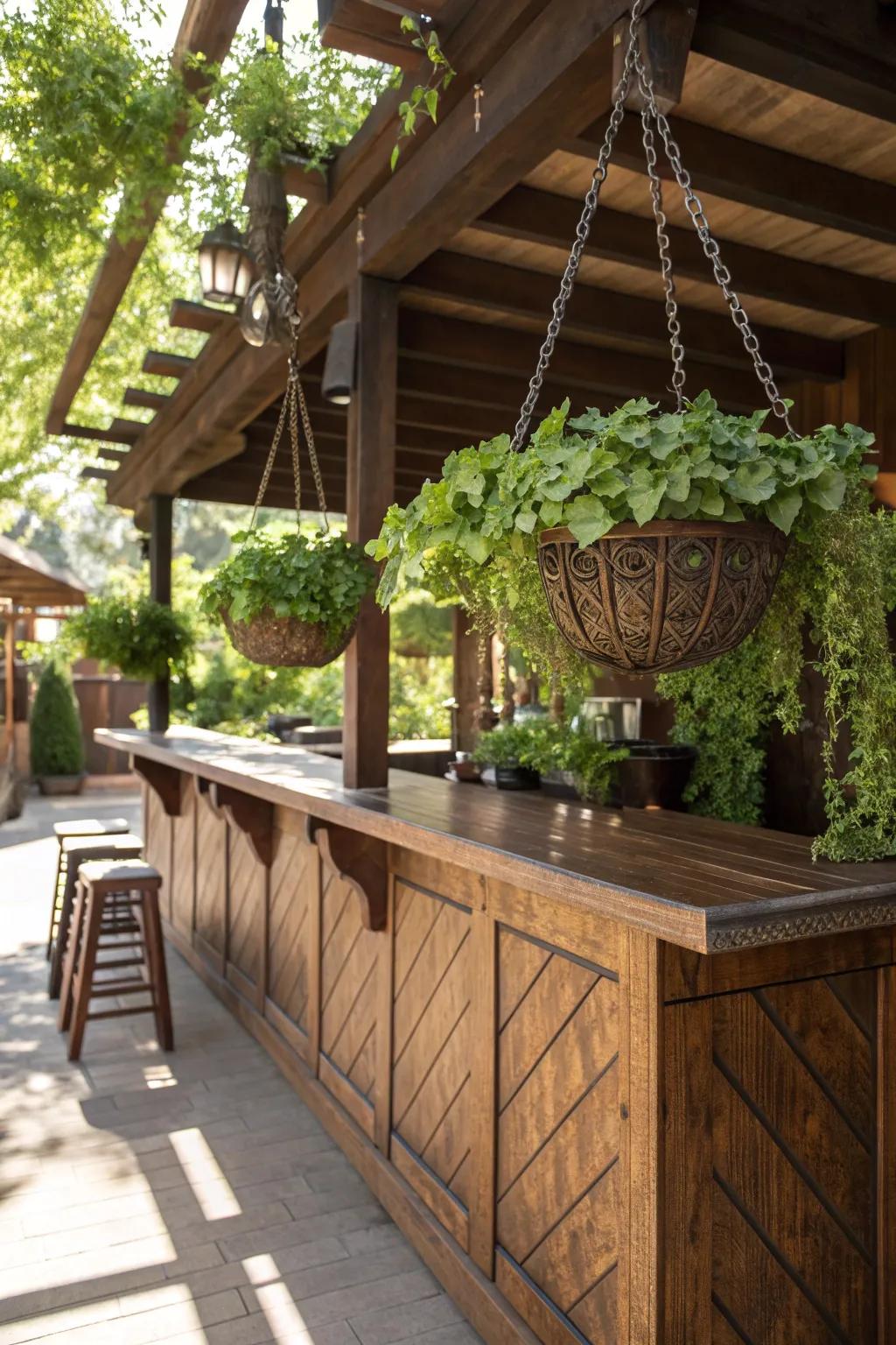 Elevate your outdoor bar with a touch of nature: handcrafted hanging planters for a refreshing and stylish space.