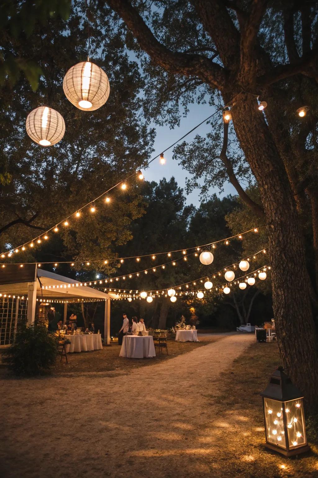 Twinkling lights and lanterns blend to craft a cozy, inviting outdoor atmosphere.