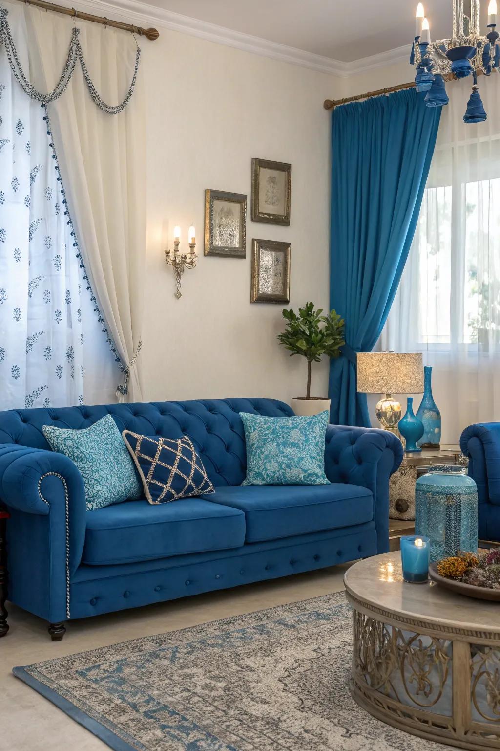 A single-tone scheme with assorted blues presents a cohesive and sophisticated impression.