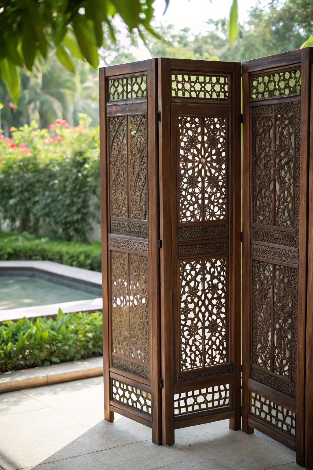 Elevate your outdoor space with the elegance of handcrafted freestanding screens, perfect for versatile privacy solutions.