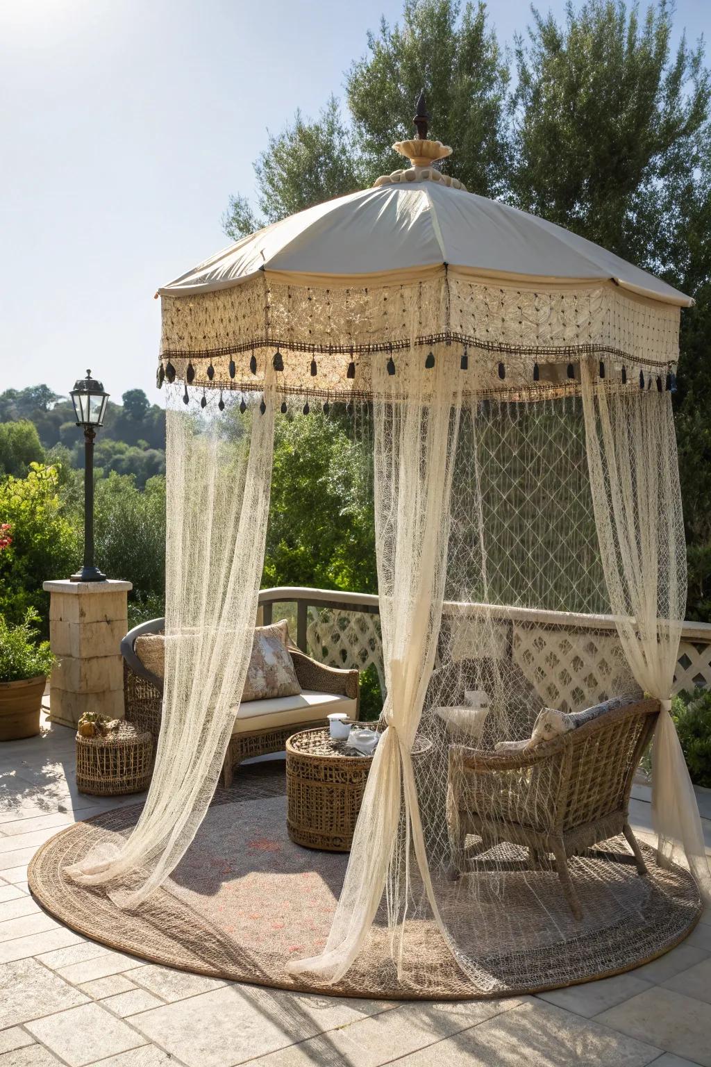 Elevate Your Outdoor Experience: Craftsmanship Meets Comfort with Our Insect-Free Umbrella Cover.