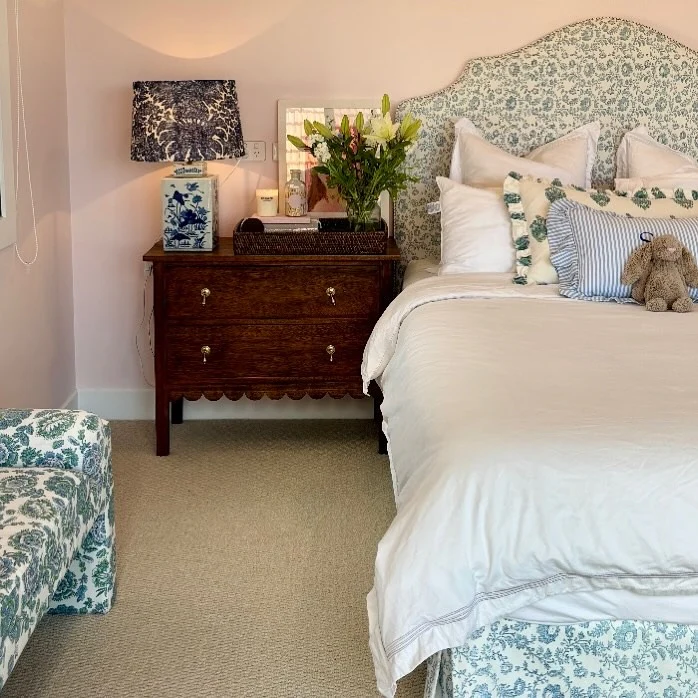 10. English Country Bedroom with Blue Floral Accents (Beautiful Bedroom Ideas)