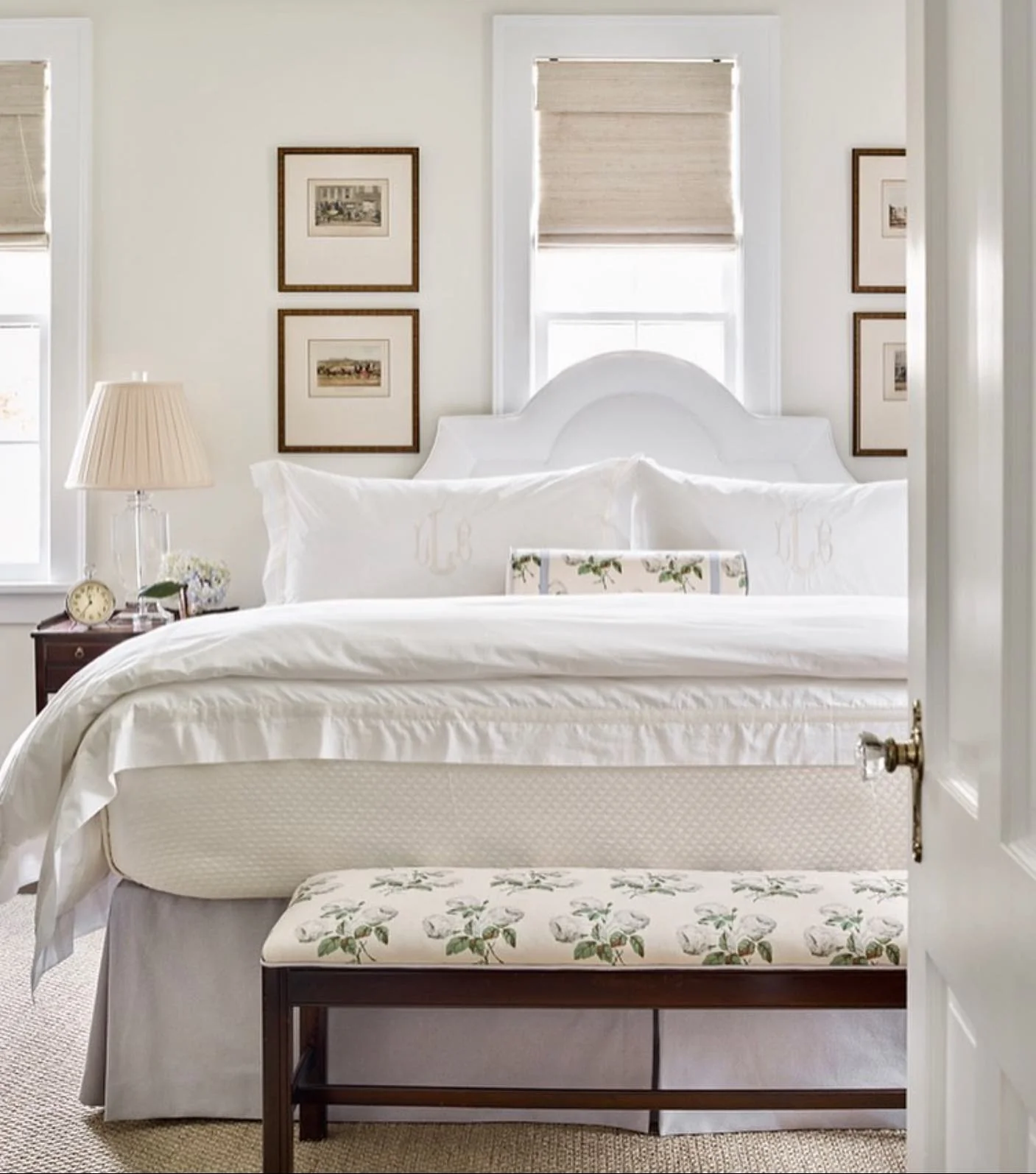 11. Classic White & Cream Traditional Bedroom (Beautiful Bedroom Ideas)