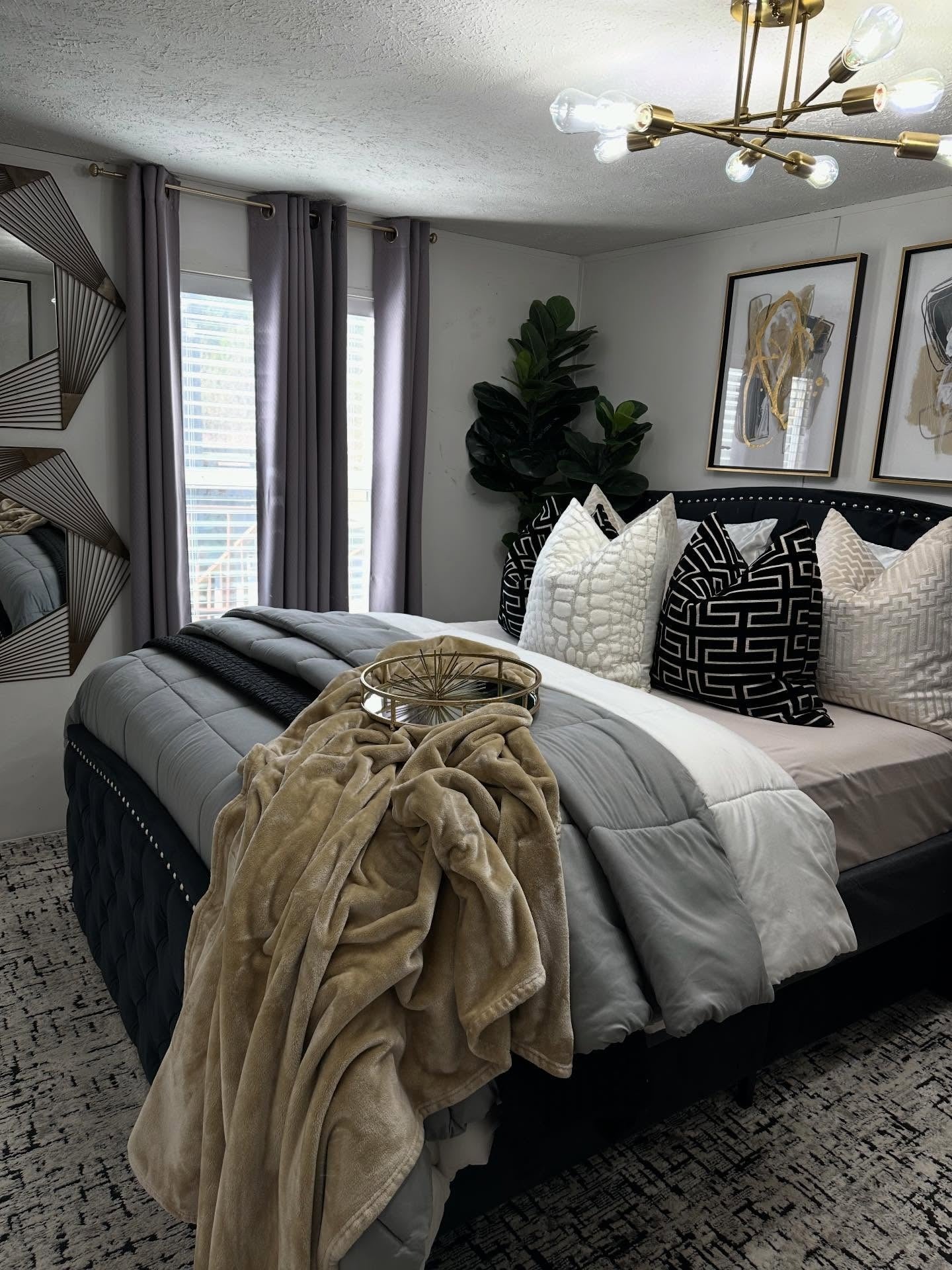 15. Black, White & Gold Contemporary Glam Bedroom (Beautiful Bedroom Ideas)