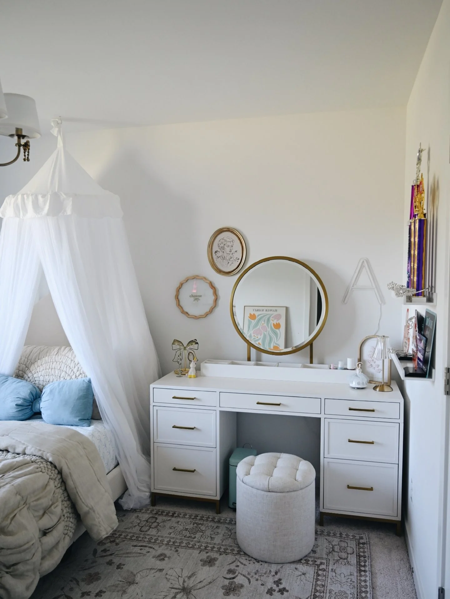 11. Soft White and Gold Vanity Desk Bedroom (Bedroom Ideas with a Desk)