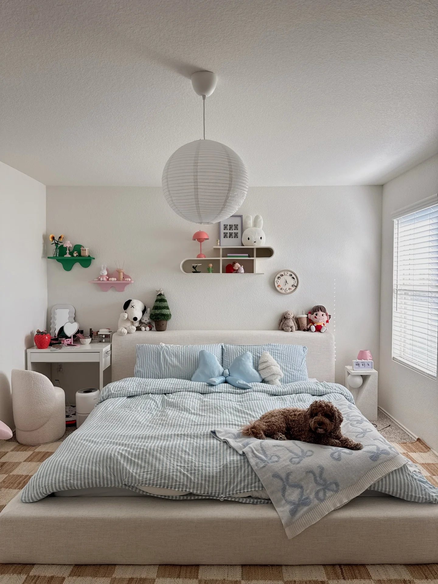13. Playful Pastel Bedroom with Compact White Study Desk (Bedroom Ideas with a Desk)
