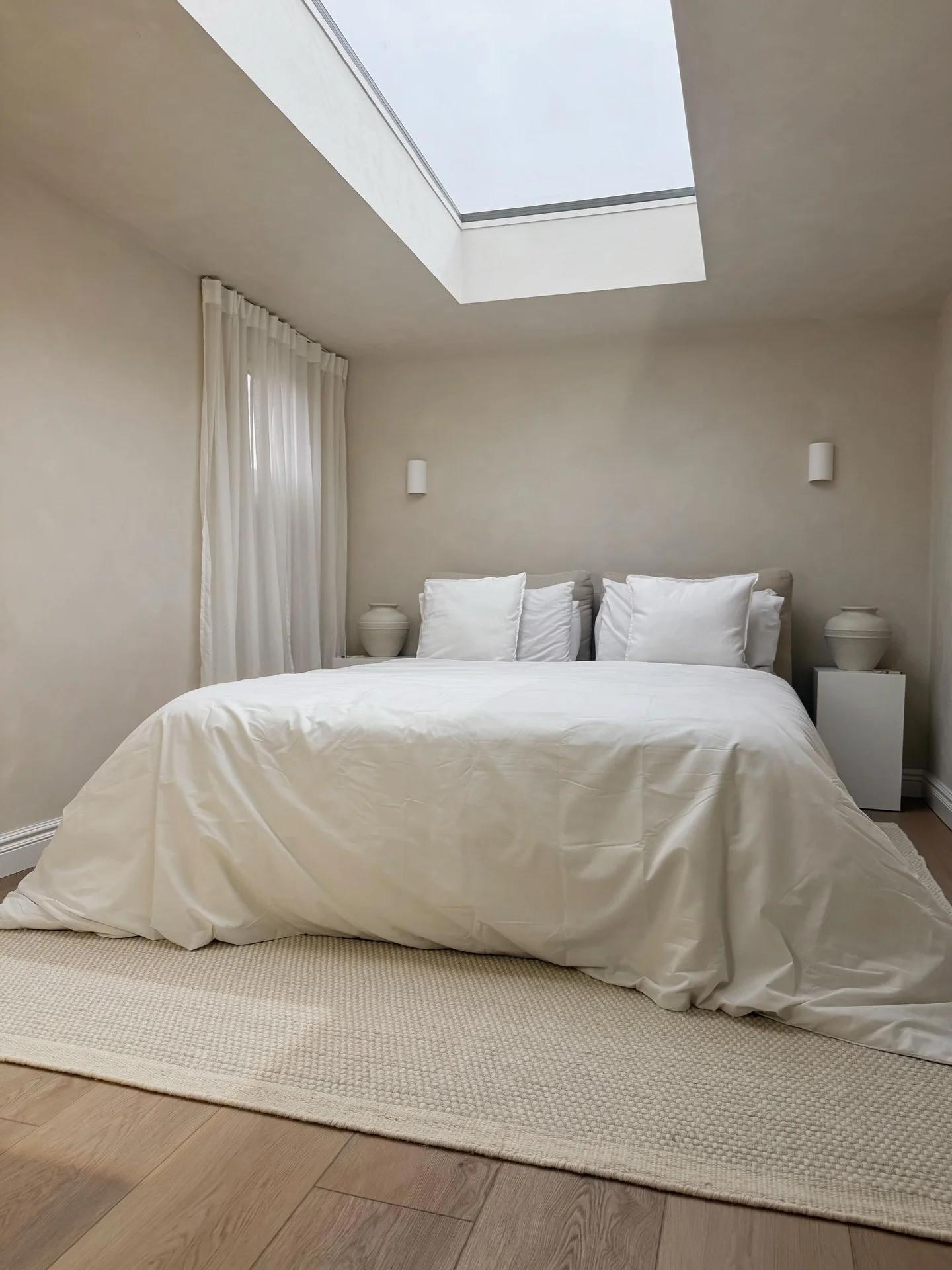 5. Minimalist White Bedroom with Soft Neutral Walls (All White Bedroom Ideas)