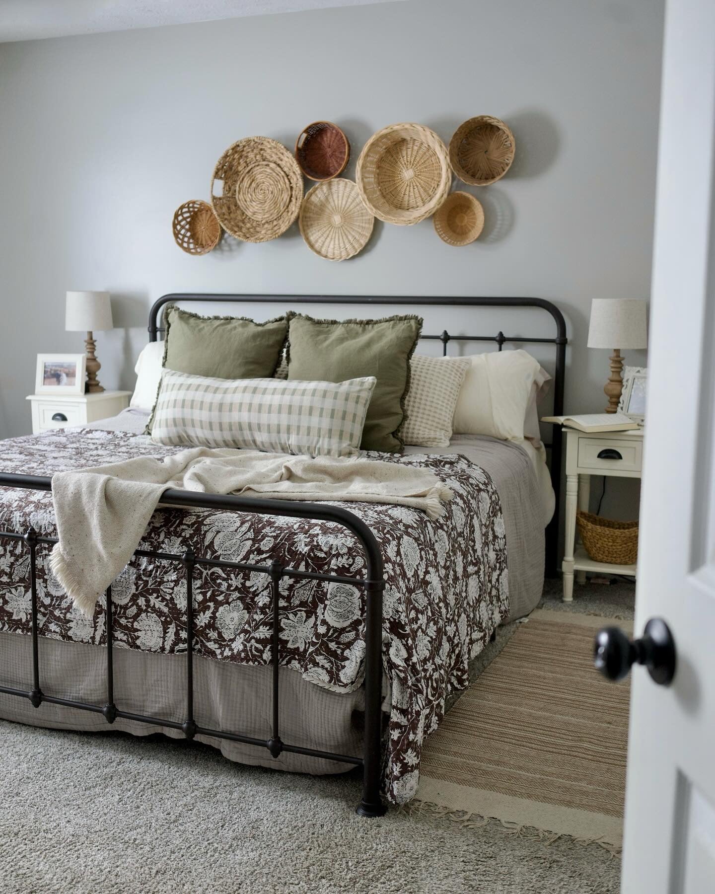 6. Olive & Wicker Country Comfort (Cottage Bedroom Ideas)