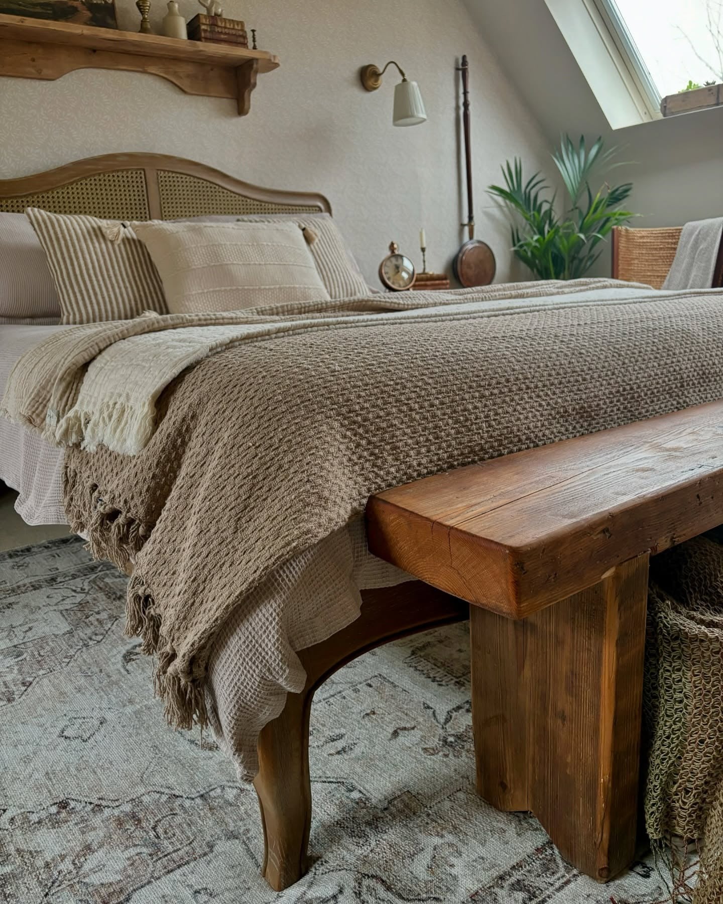 4. Warm Neutrals & Rustic Wood Charm (Cottage Bedroom Ideas)