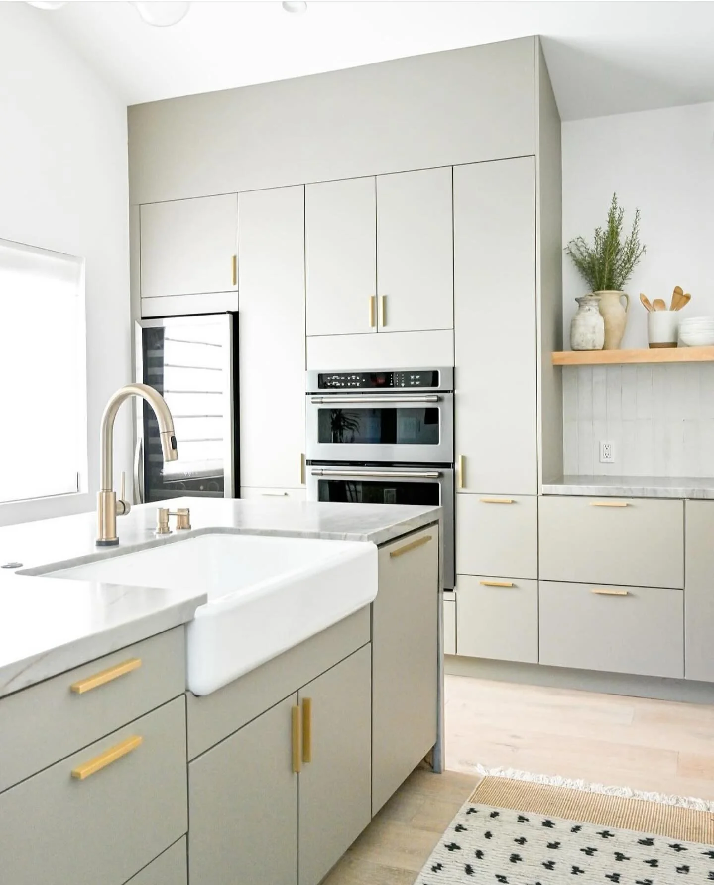 15. Modern Light Grey Flat-Panel Cabinets with Brass Accents (Light Grey Kitchen Cabinets Ideas)