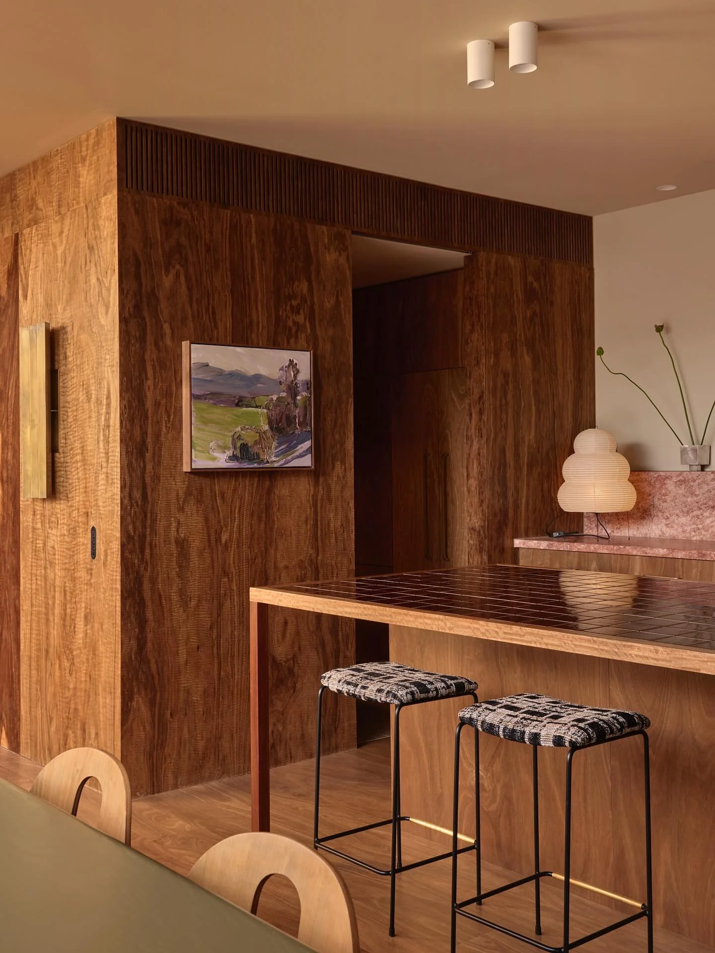 7. Sculptural Wood Kitchen with Tiled Island Surface (Japanese Style Kitchen Ideas)