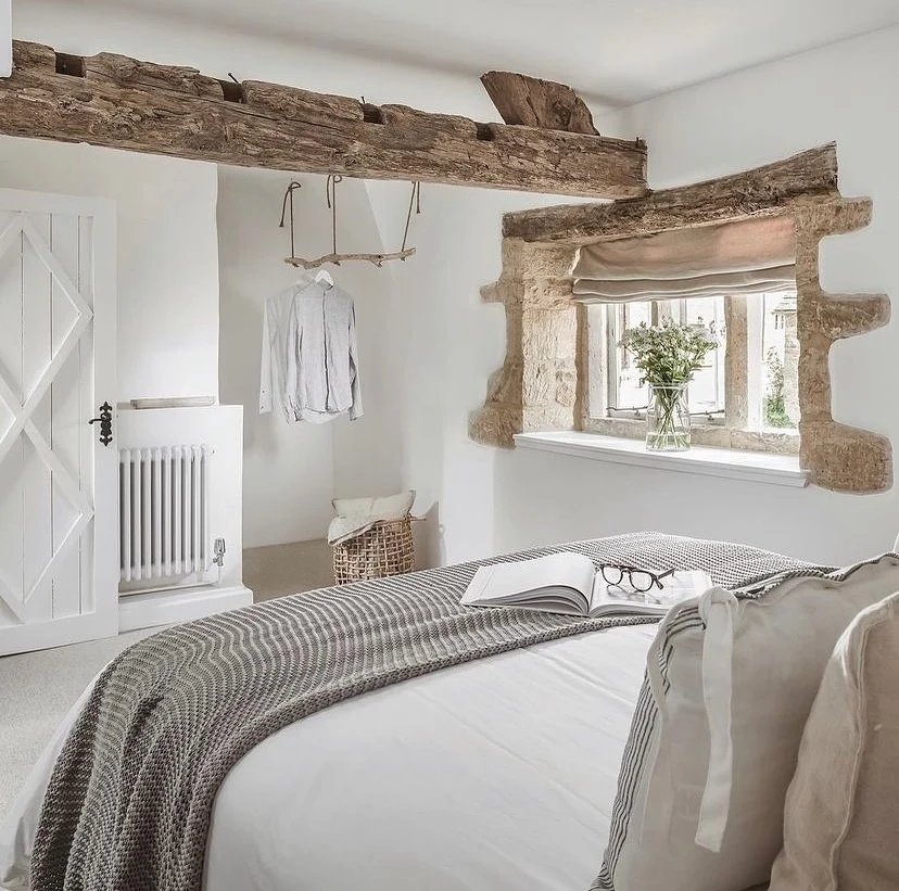 2. Whitewashed Country Bedroom with Weathered Wood Accents (Country Style Bedroom Ideas)