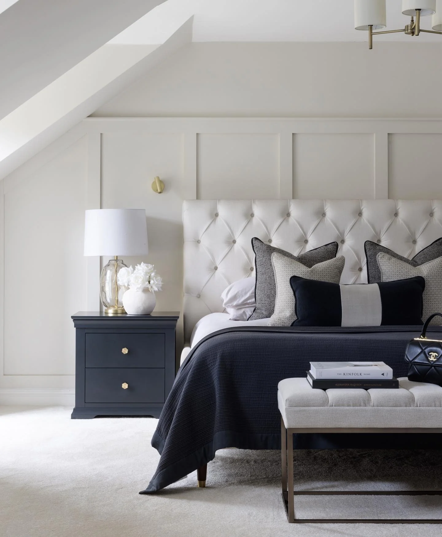 14. Classic Cream with Dark Accents (Hotel Style Bedroom Ideas)