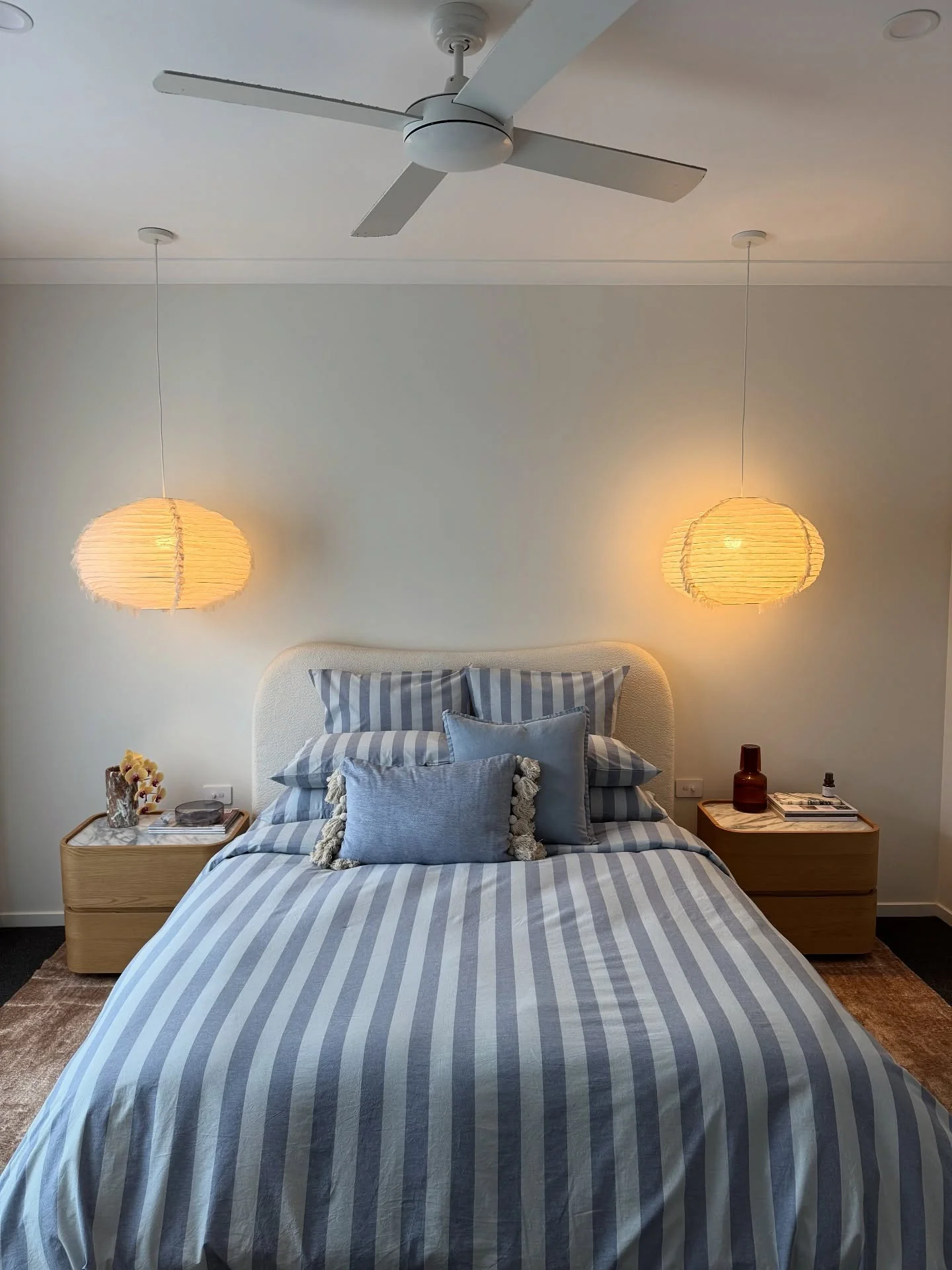 16. Relaxed Coastal Simplicity in Blue and White (Ocean Bedroom Ideas)