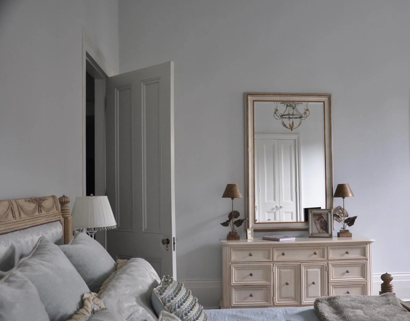 8. Classic Light Gray Bedroom with Vintage Influence (Light Gray Bedroom Ideas)