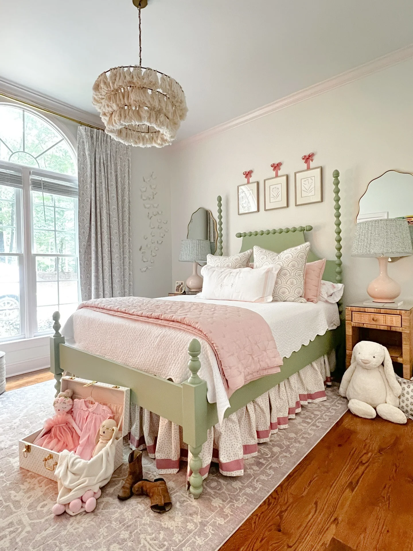 7. Whimsical Pink and Green Children’s Bedroom (Pink and Green Bedroom Ideas)