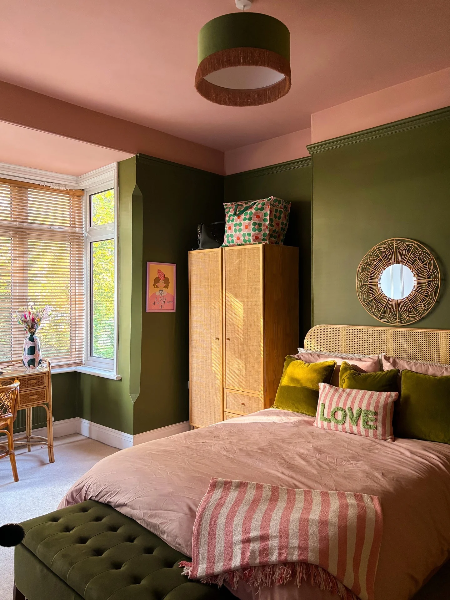 11. Deep Green and Blush Retro Bedroom (Pink and Green Bedroom Ideas)