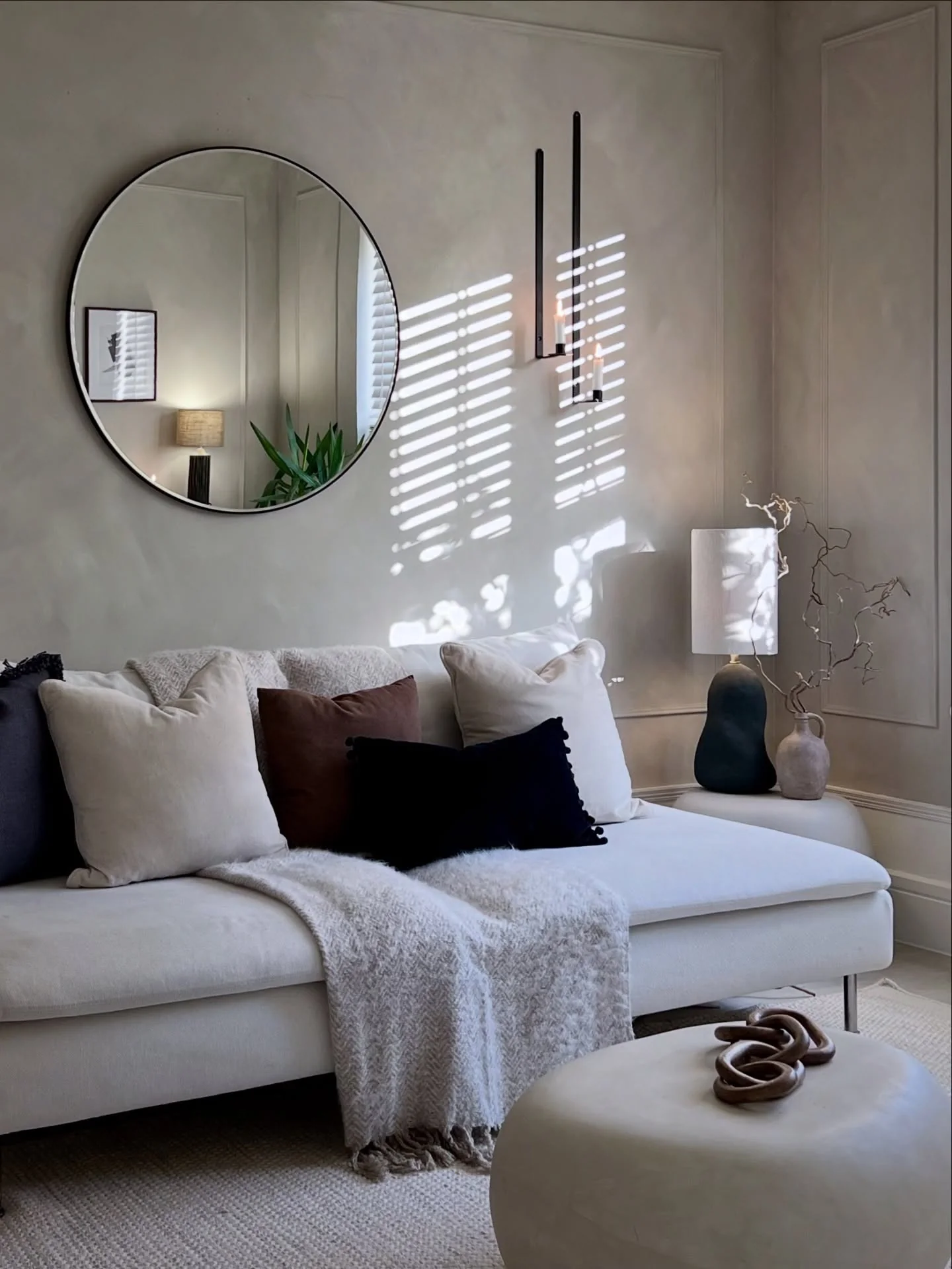 10. Minimal Cream Lounge with Dark Brown Statement Details (Cream and Brown Living Room Ideas)