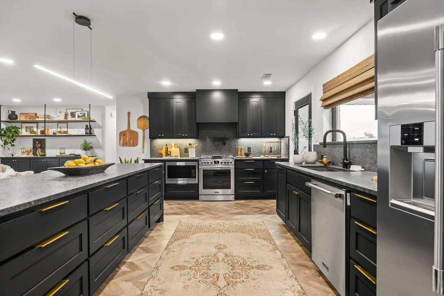 5. Modern Black Kitchen with Brass Hardware Focus (Gray and Black Kitchen Ideas)