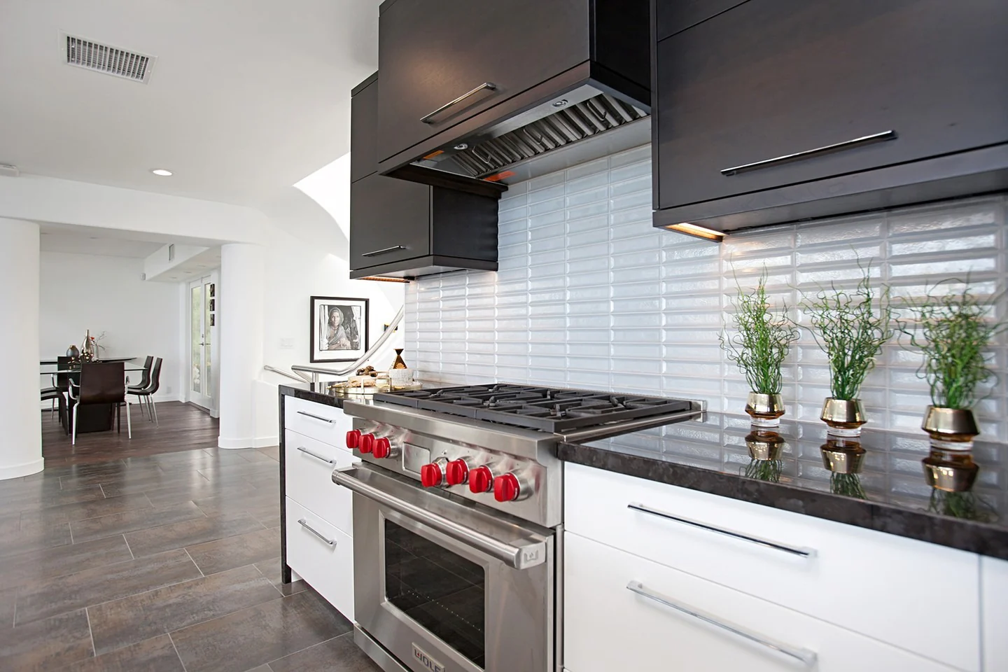 6. Contemporary Black and Gray Kitchen with Integrated Lighting (Gray and Black Kitchen Ideas)