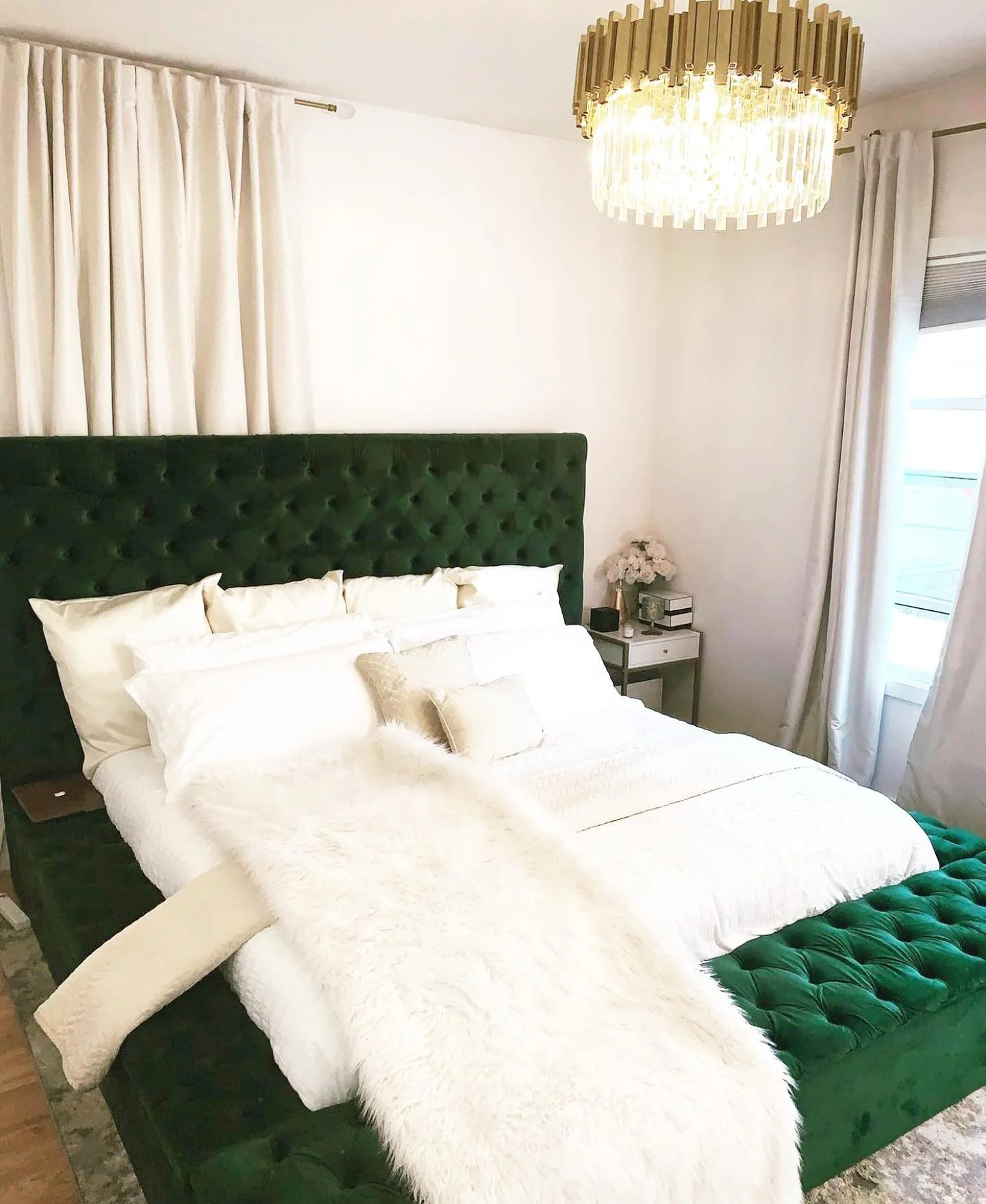 5. Emerald Velvet Bed with Gold Chandelier (Green and Gold Bedroom Ideas)