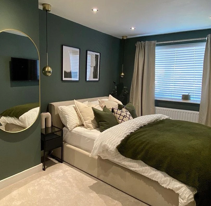 7. Dark Green Bedroom with Brass Wall Lights (Green and Gold Bedroom Ideas)