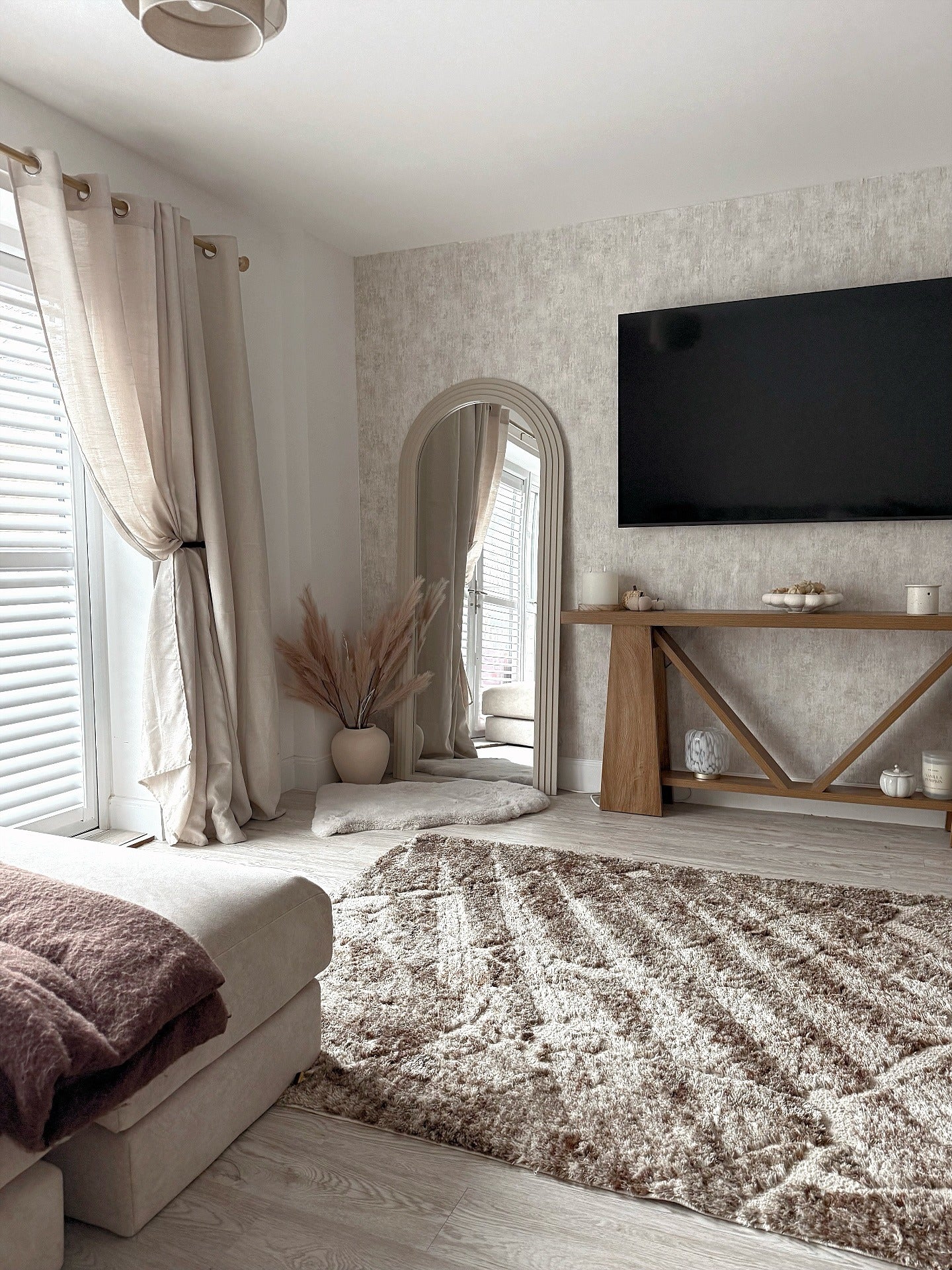 2. Light Grey and Beige Living Room with Minimal Modern Touches (Grey and Tan Living Room Ideas)