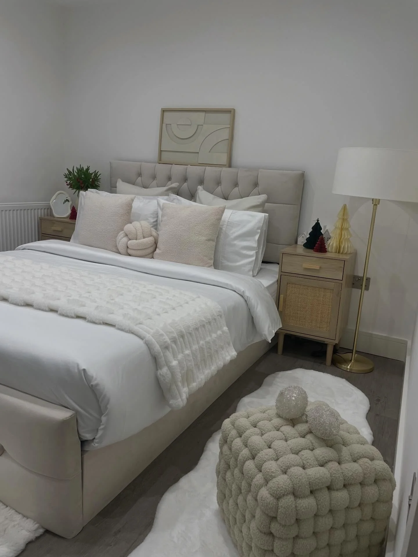 8. Minimal Beige Bedroom with Soft Grey Touches (Grey and Beige Bedroom Ideas)