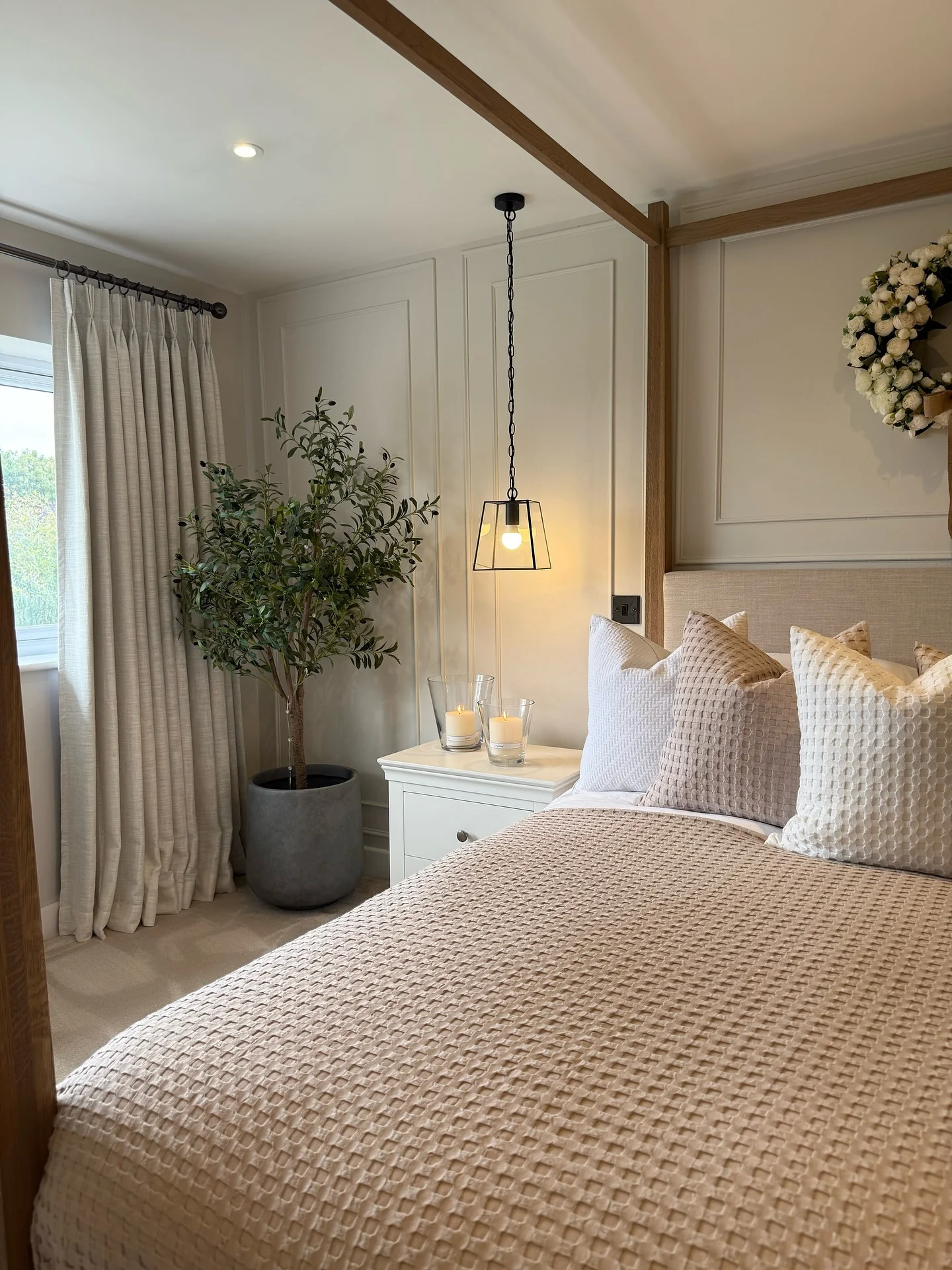 8. Neutral Canopy Bedroom with Relaxed Drapes (Bedroom Ideas with Curtains)