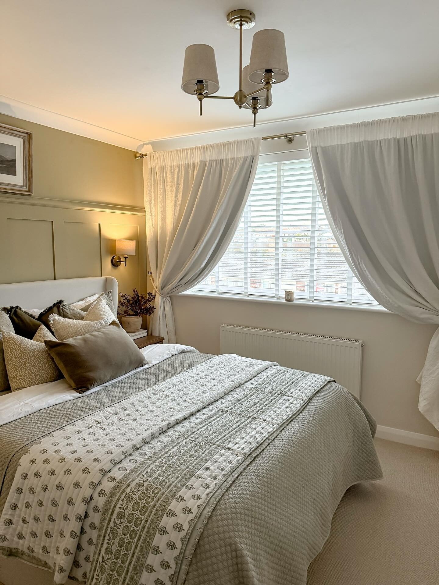 12. Soft Green Bedroom with Relaxed White Curtains (Bedroom Ideas with Curtains)