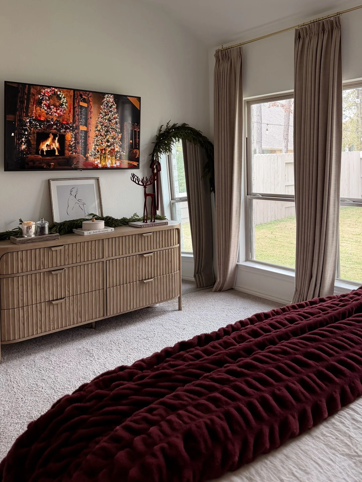 16. Modern Neutral Bedroom with Taupe Curtains (Bedroom Ideas with Curtains)