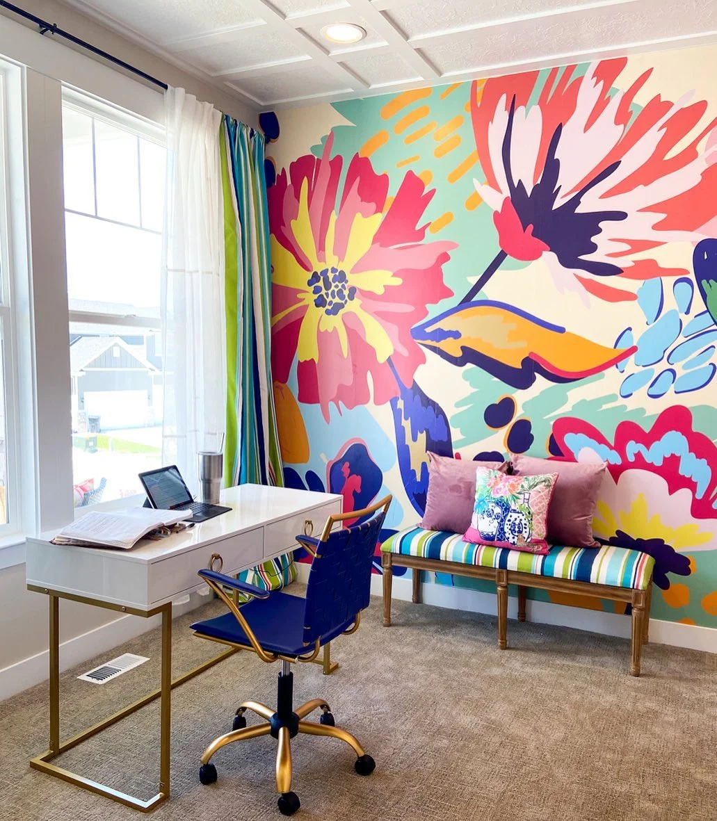 10. Vibrant Office with Oversized Floral Wall Mural (Colorful Office Ideas)
