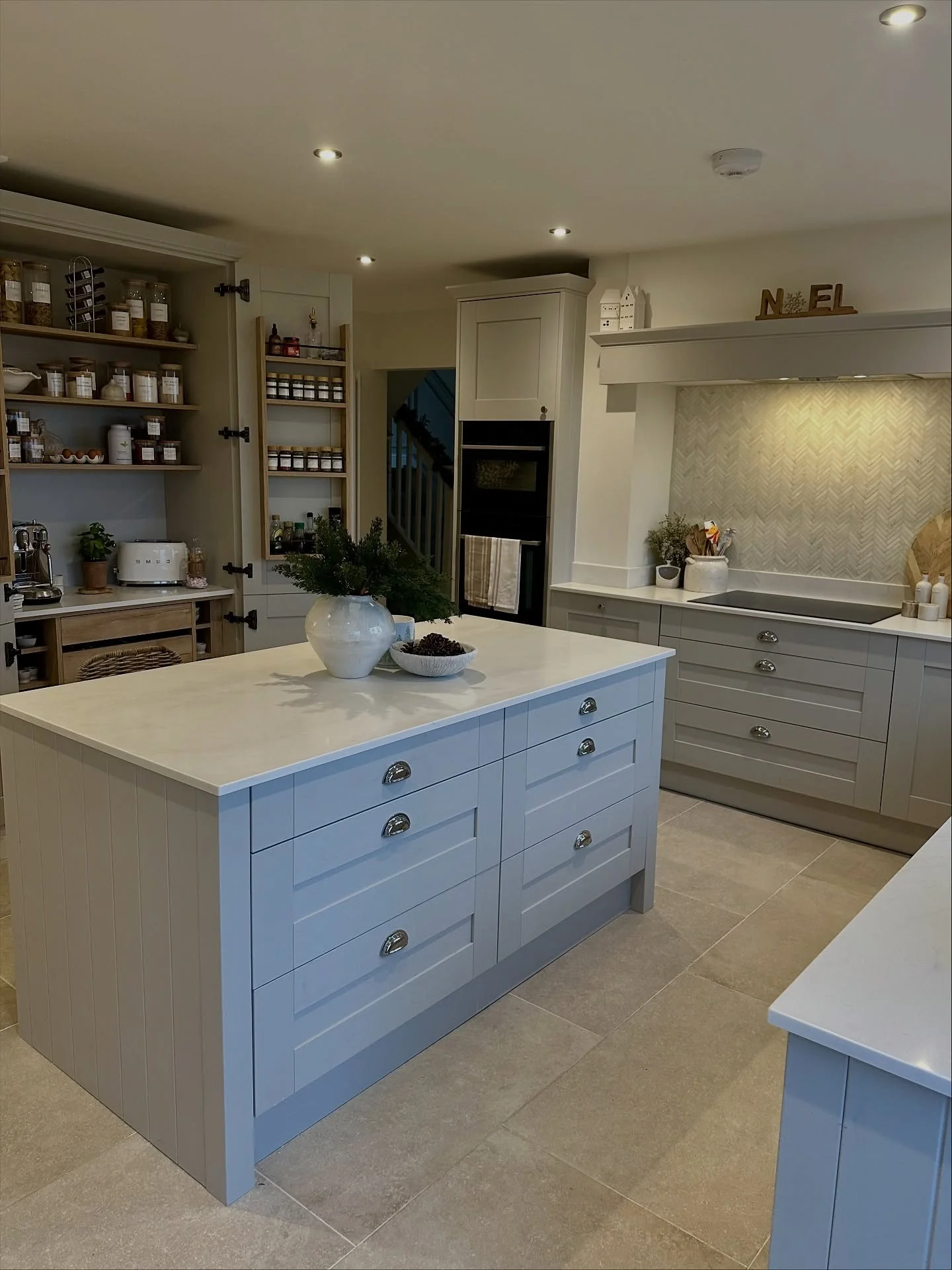 5. Classic Grey Floors in a Shaker-Style Kitchen (Grey Floor Kitchen Ideas)