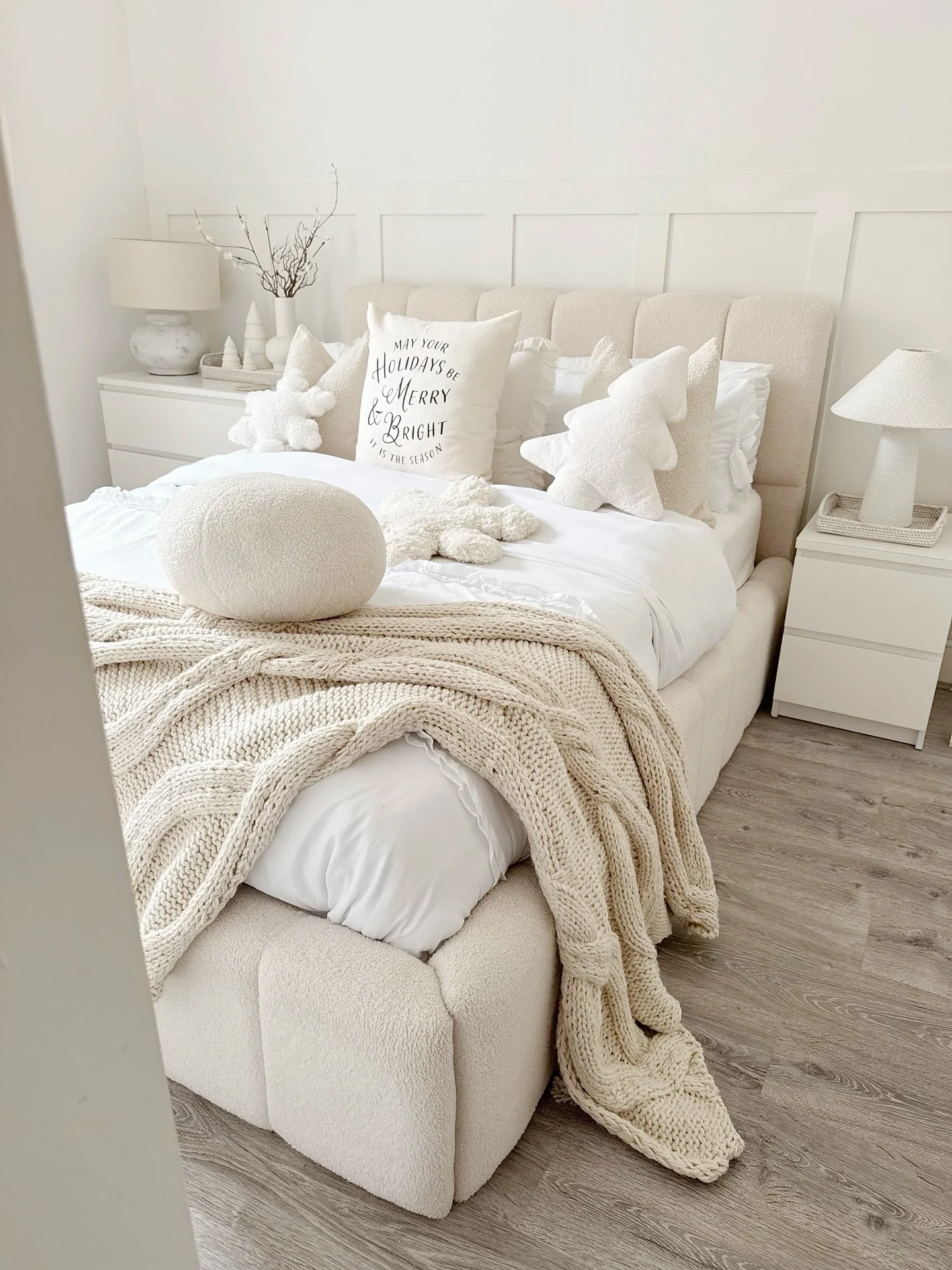 11. Soft Cream Bedroom with Cozy Winter Textures (Adult Bedroom Ideas)