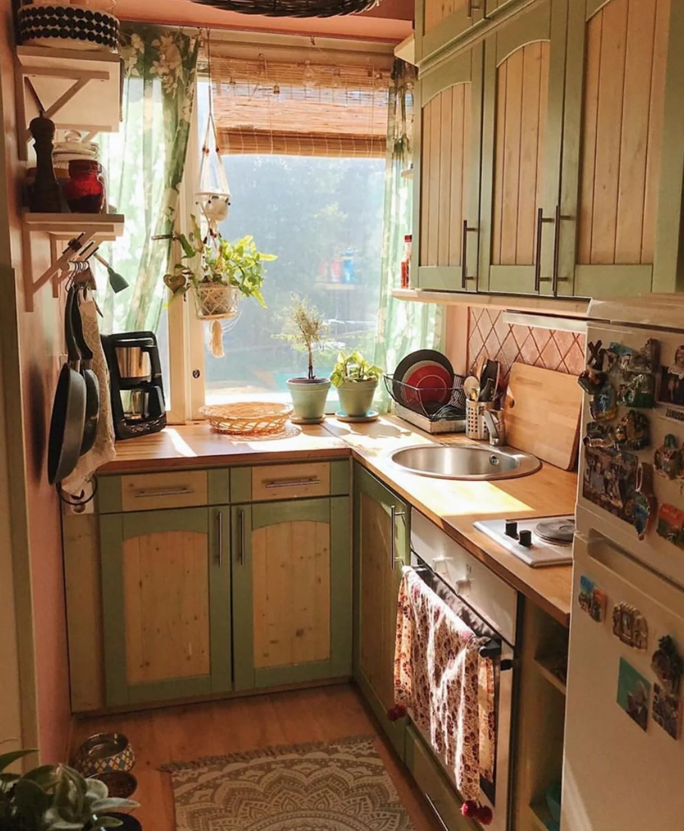 8. Cozy Boho Kitchen with Vintage-Style Accents (Bohemian Kitchen Ideas)