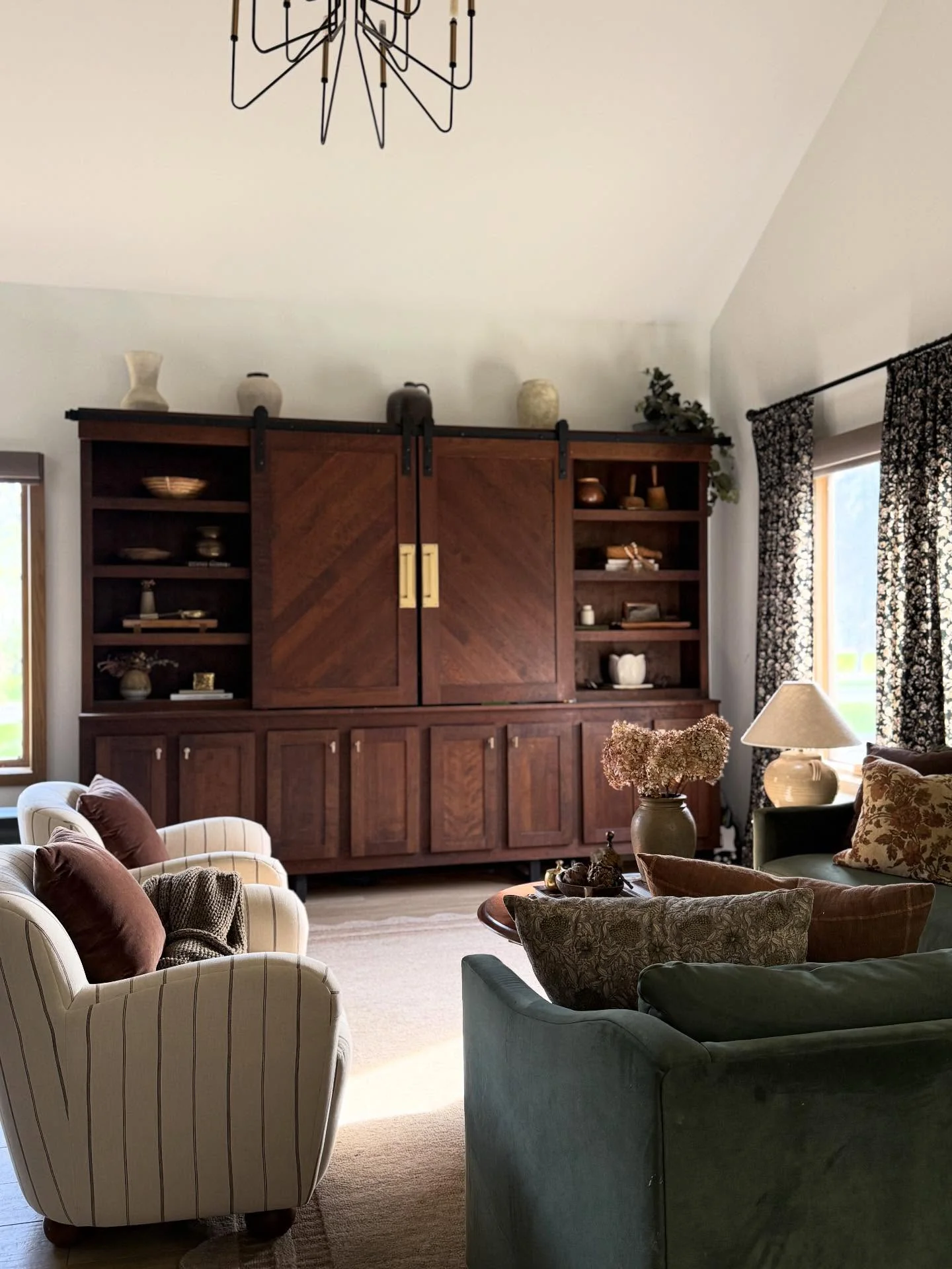 6. Warm Traditional Room with Rich Wood Cabinetry (Open Space Living Room Ideas)