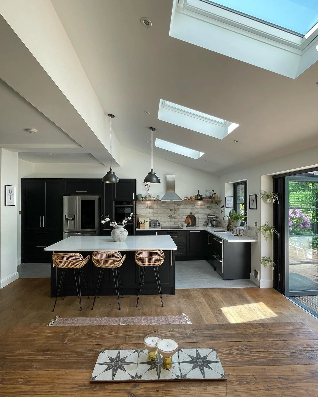 2. Contemporary Black Contrast with Natural Texture (Open Plan Kitchen Ideas)