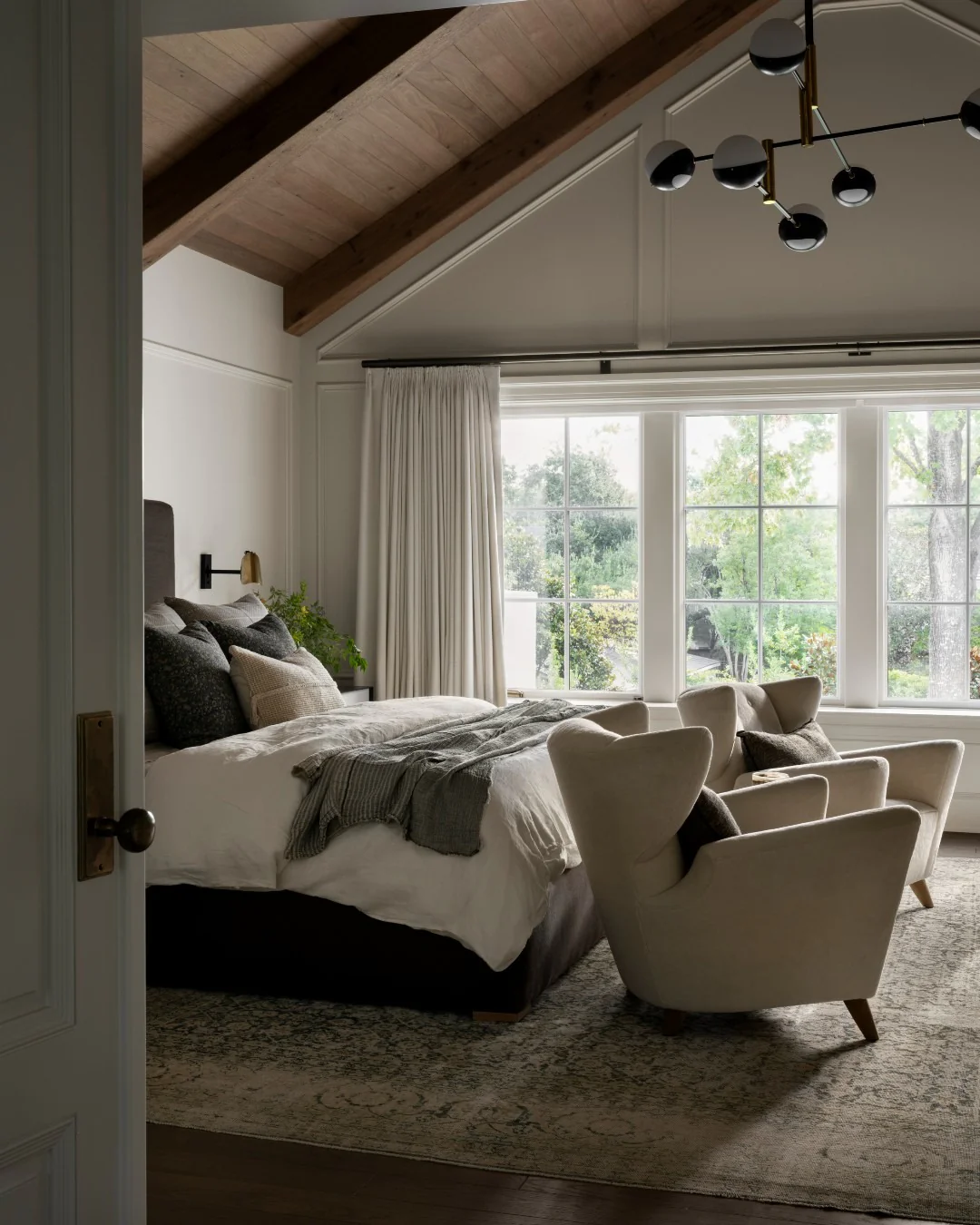 2. Contemporary Lodge Style with Deep Tones (Large Bedroom Ideas)