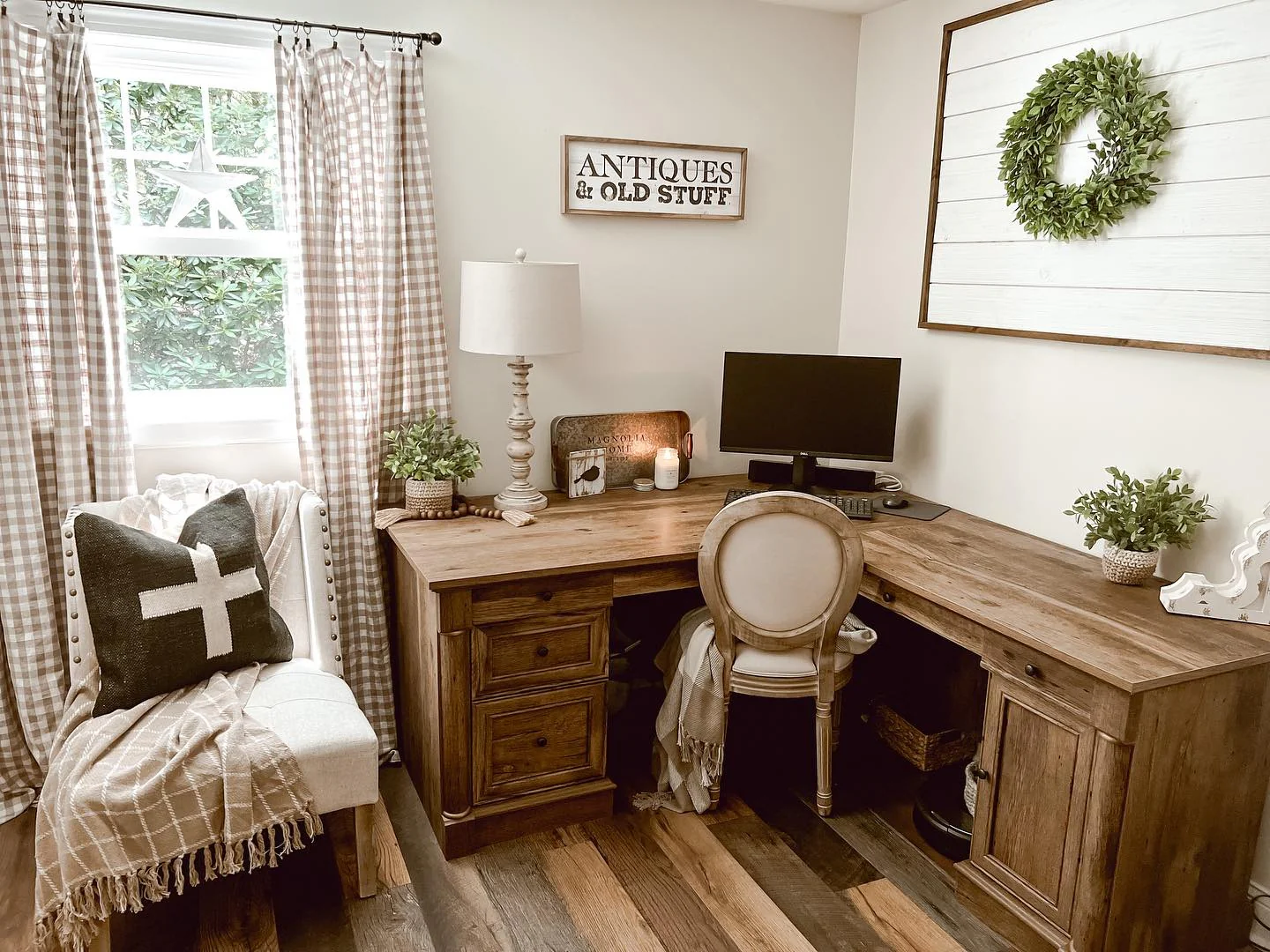4. Country Cottage Corner Office (Rustic Home Office Ideas)