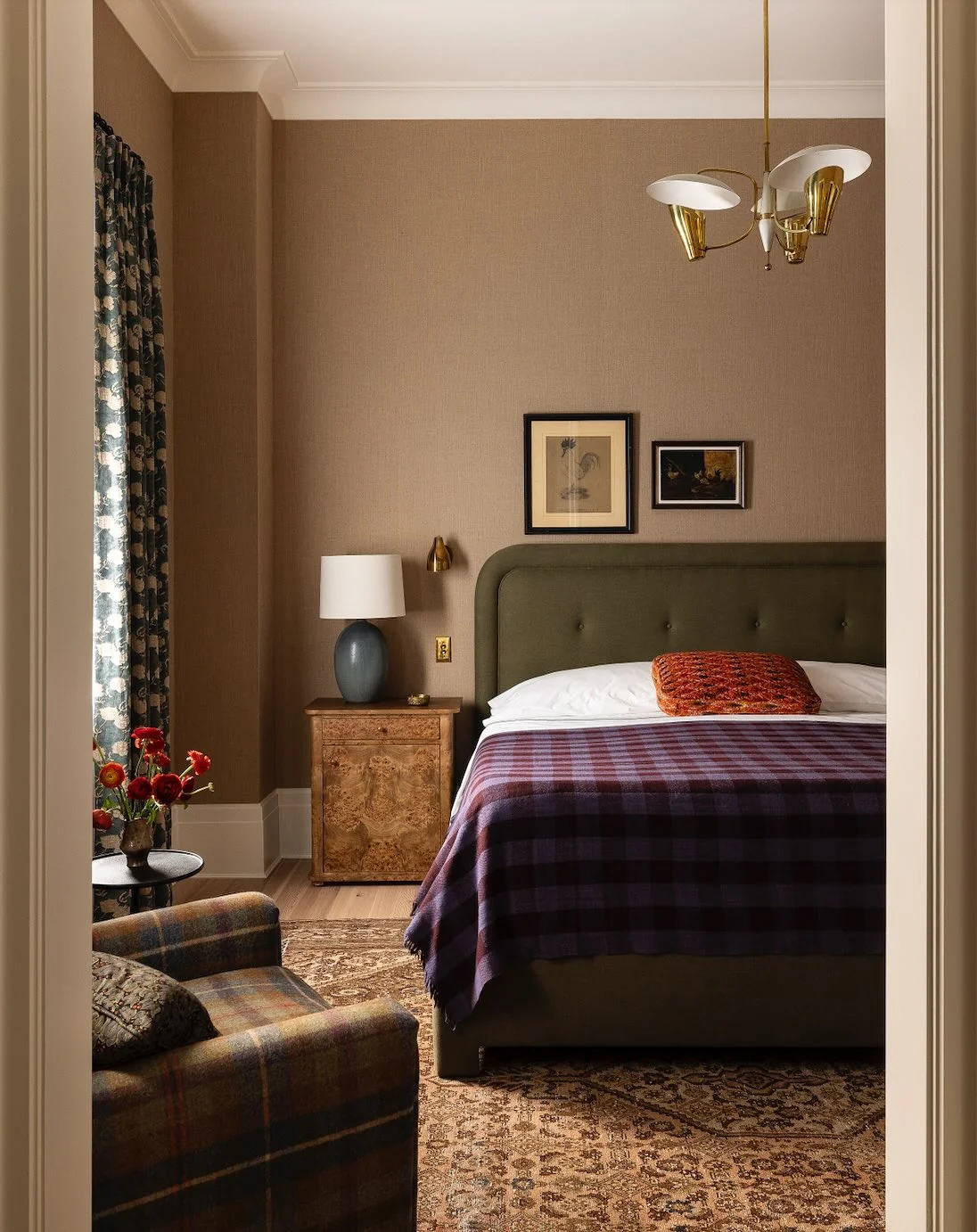 3. Plaid Notes in a Classic Setting (Jazz Bedroom Ideas)