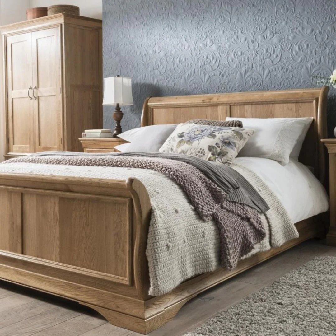 2. Warm Oak Sleigh Bed with Textured Layers (Oak Bedroom Ideas)