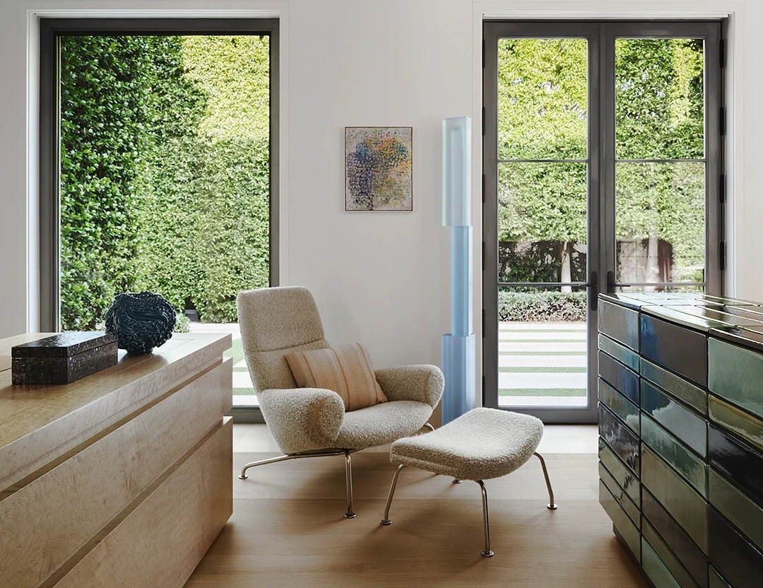 9. Organic Modern Retreat with Natural Textures (Lounge Office Room Ideas)