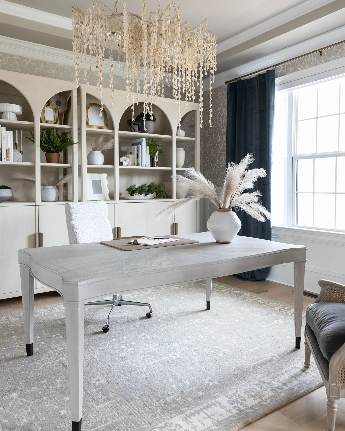 14. Organic Whites with Sculptural Details (Office Design Ideas)