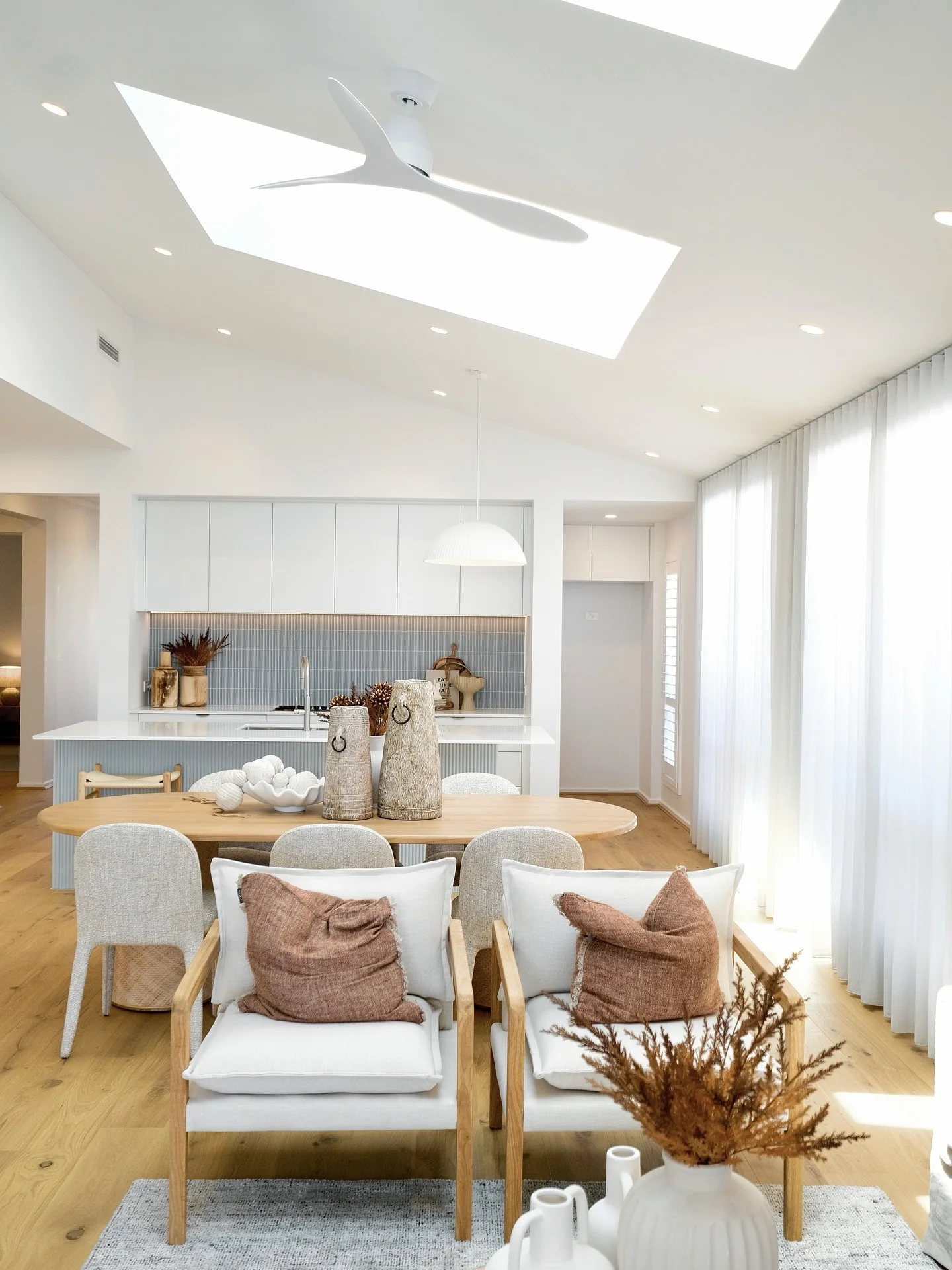 6. Scandinavian Light and Airy Dining Space (Small Kitchen Table Ideas)