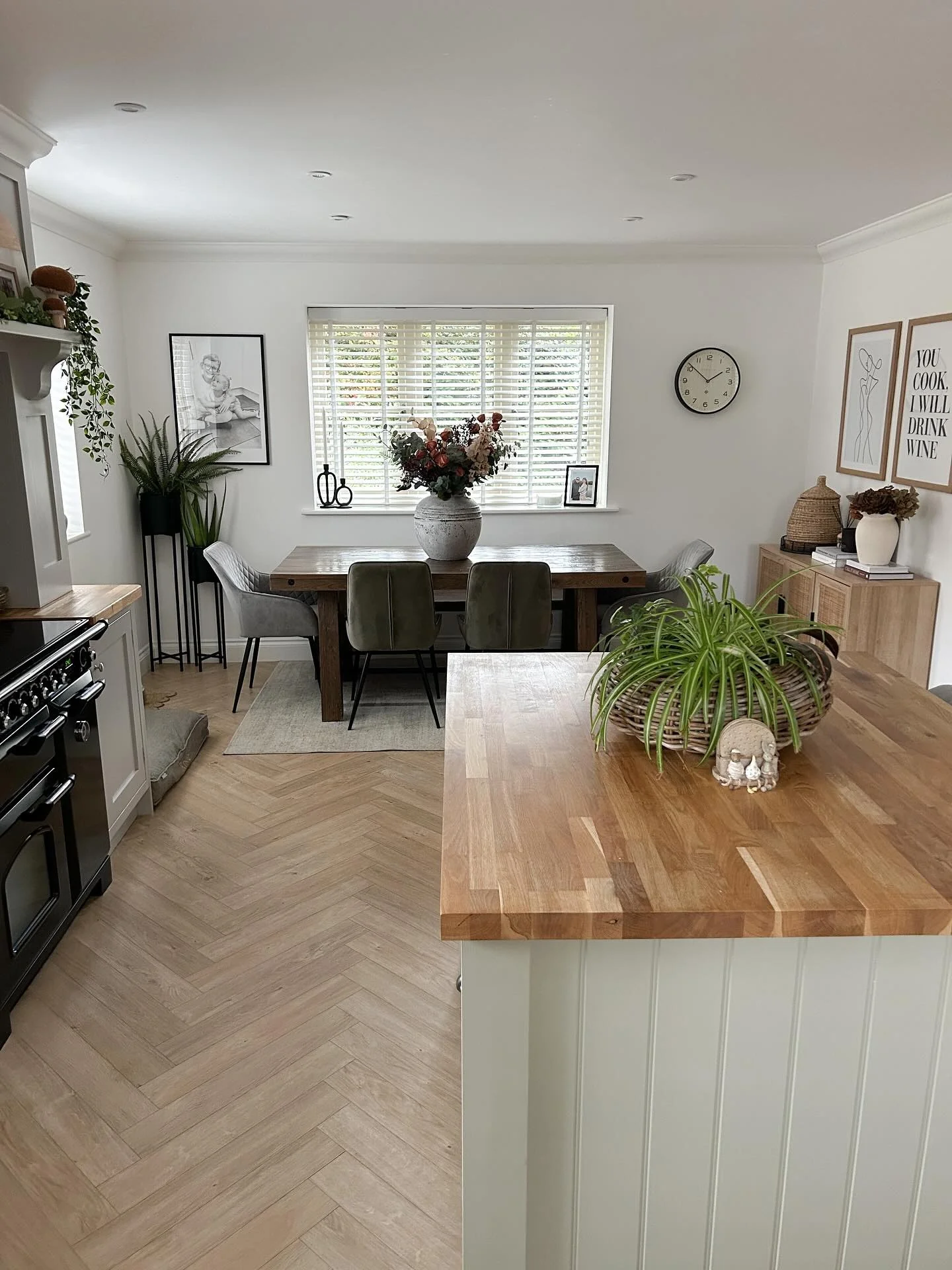 4. Organic Comfort in Contemporary Neutrals (Small Kitchen Table Ideas)