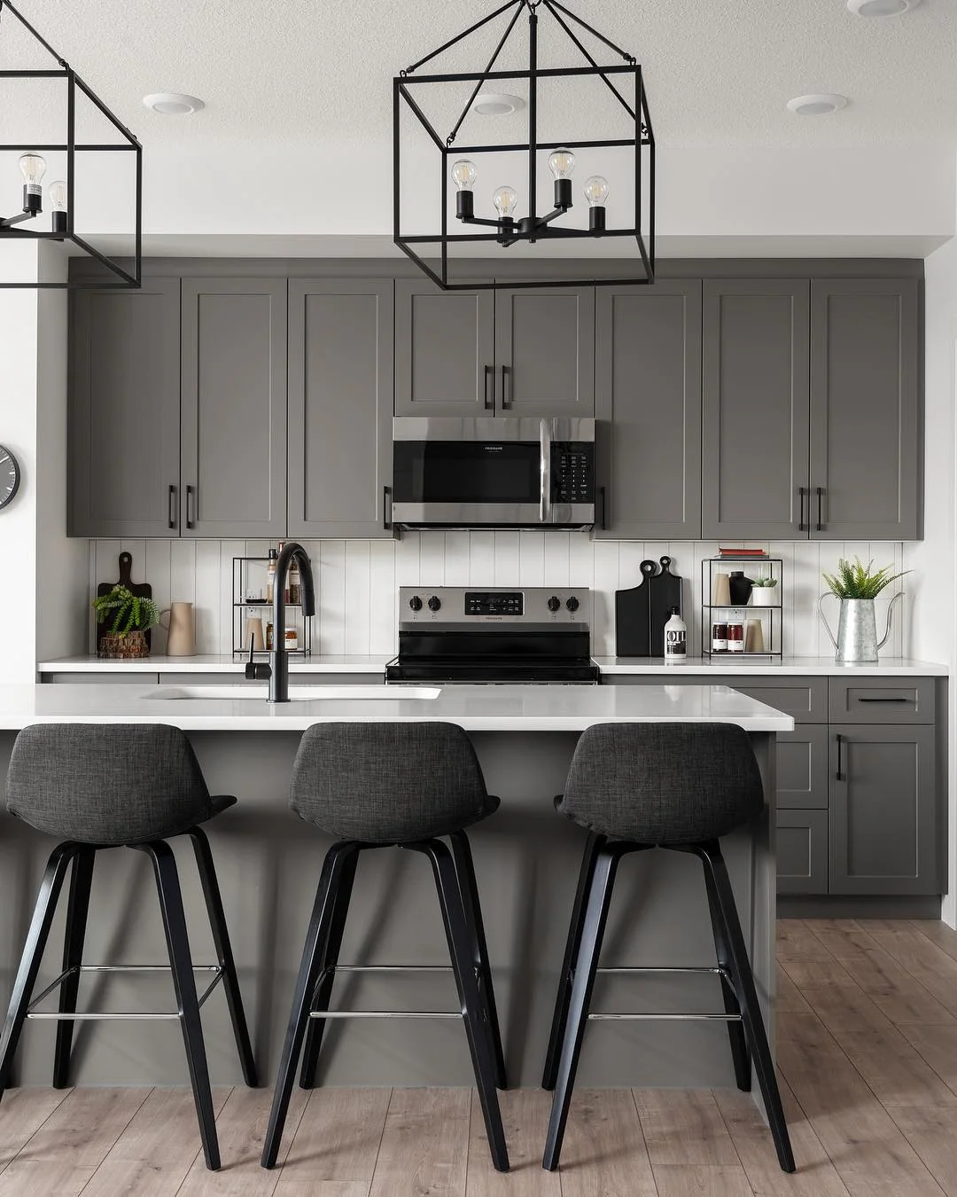 2. Charcoal Modern Minimalism (Grey Kitchen Ideas)