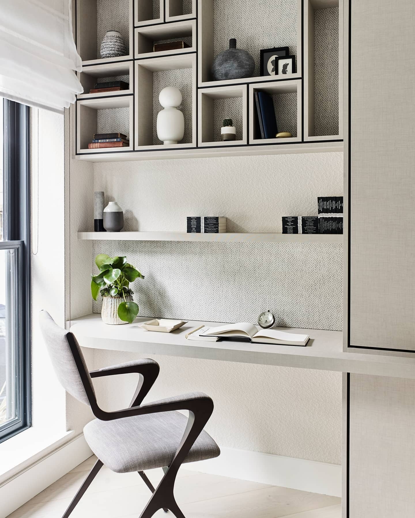 8. Minimalist Architectural Desk Nook (Cool Office Ideas)